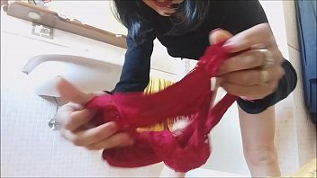 Грязная баба пердит и показывает дырки